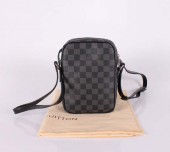 Louis Vuitton 激安　ルイヴィトン 新品　ダミエ・グラフィット　バッグ　ショルダーバッグ　レム　N41446