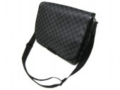 Louis Vuitton 激安　ルイヴィトン 新品　ダミエ・グラフィット　バッグ　ショルダーバッグ　レンツォ　N51213