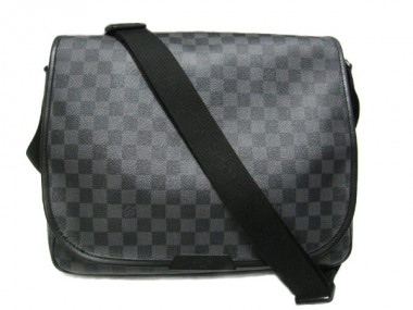 Louis Vuitton 激安　ルイヴィトン 新品　ダミエ・グラフィット　バッグ　ショルダーバッグ　レンツォ　N51213