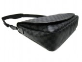 Louis Vuitton 激安　ルイヴィトン 新品　ダミエ・グラフィット　バッグ　ショルダーバッグ　レンツォ　N51213