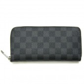 2011年春夏新作　Louis Vuitton 激安　ルイヴィトン 新作 人気 新品 通販＆送料込　 ダミエ・グラフィット　メンズ　長札　財布　ジッピーウォレット・ヴェルティカル N63095