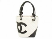 CHANEL シャネル 新作＆送料込　カンボン A25166Yショルダーバッグ ホワイト×ブラック