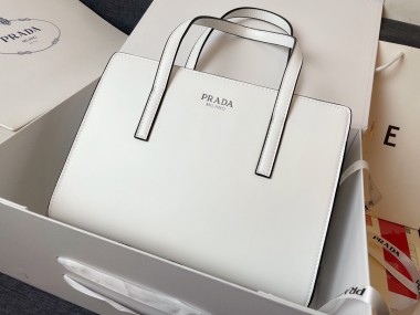 プラダ  バッグ 人気 新作＆送料込 新入荷 PR6824