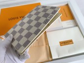Louis Vuitton 激安　ルイヴィトン 新品　モノグラム　パスポートケース　クーヴェルトゥール・パスポールM60181