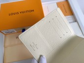 Louis Vuitton 激安　ルイヴィトン 新品　モノグラム　パスポートケース　クーヴェルトゥール・パスポールM60181