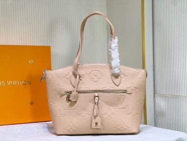 ルイヴィトン バッグ 新作 人気 新品 通販＆送料込 M44888