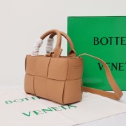 ボッテガ ヴェネタ バック 新作＆送料込 BV6002