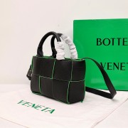 ボッテガ ヴェネタ バック 新作＆送料込 BV6002