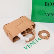 ボッテガ ヴェネタ バック 新作＆送料込 BV6002