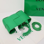 ボッテガ ヴェネタ バック 新作＆送料込 BV6002