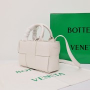 ボッテガ ヴェネタ バック 新作＆送料込 BV6002