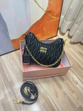 MIUMIU ミュウミュウバッグ 人気 新作＆送料込 新入荷 MM007