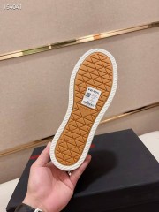 プラダ カジュアルシューズ 新作 本革 新品同様超美品 通販＆送料込 運動靴 男性用 PRA082