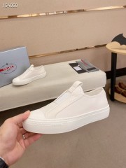 プラダ カジュアルシューズ 新作 本革 新品同様超美品 通販＆送料込 運動靴 男性用 PRA076