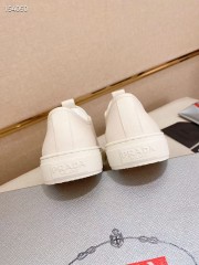 プラダ カジュアルシューズ 新作 本革 新品同様超美品 通販＆送料込 運動靴 男性用 PRA076
